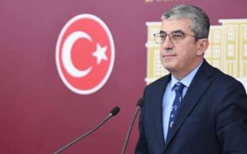 Demokrasinin Peşinde